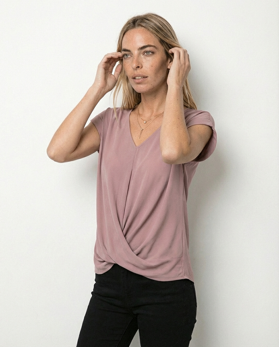 Camiseta Casual con Escote Corazón Cleo – Rosa