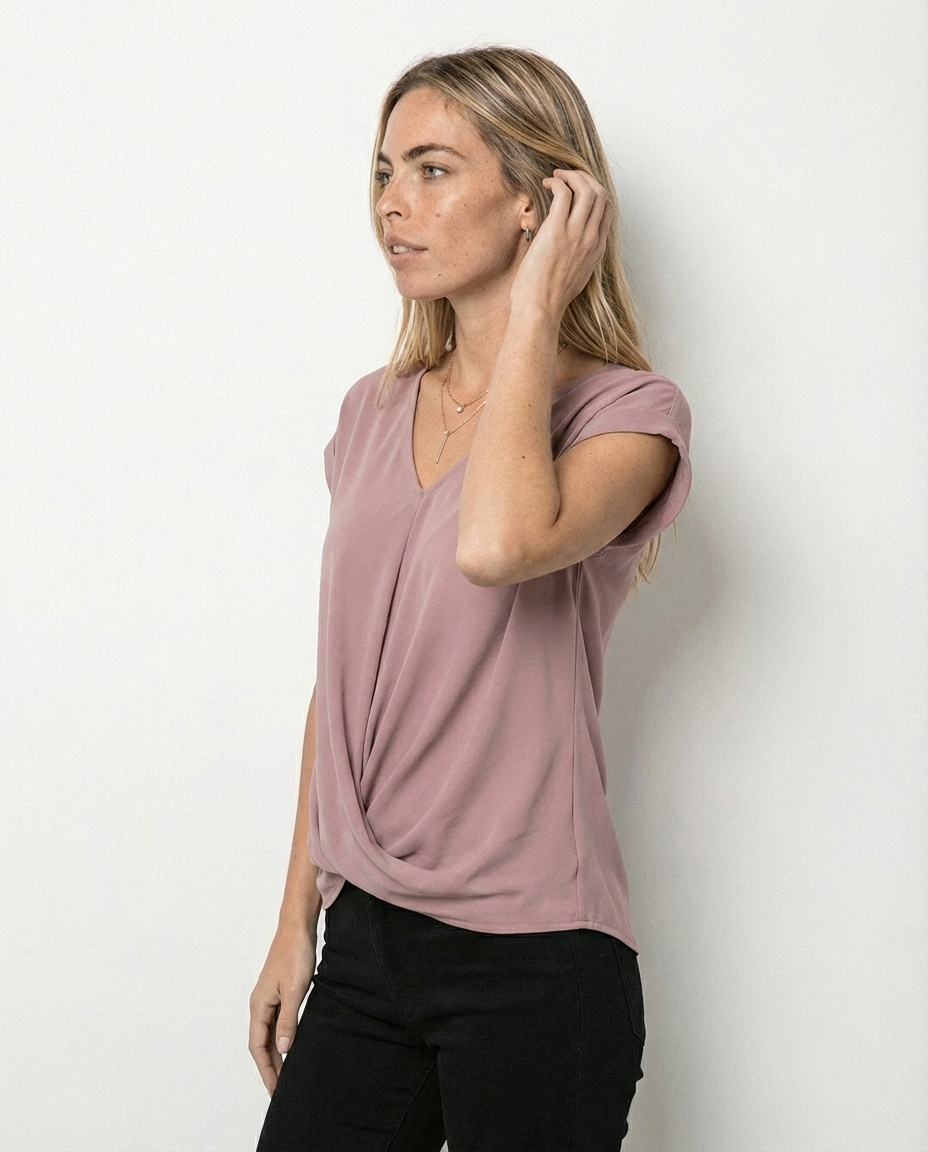 Camiseta Casual con Escote Corazón Cleo – Rosa